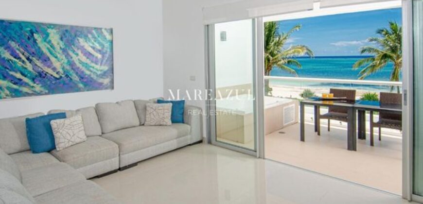 Mareazul, beachfront condo