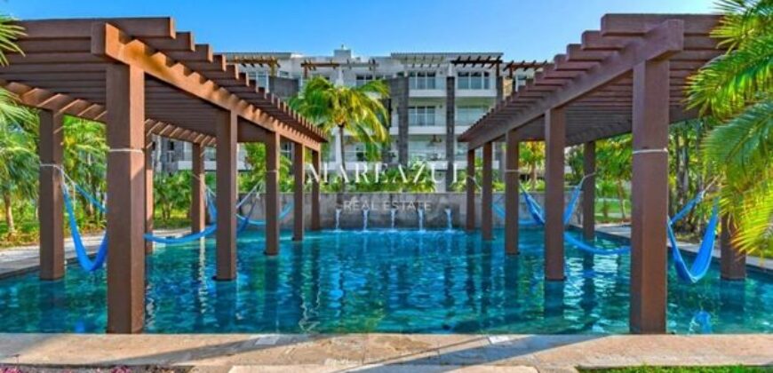 Mareazul, beachfront condo