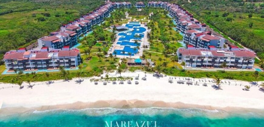 Mareazul, beachfront condo